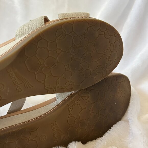 Dansko Comfort Sandal Womens Size 10 Cream Beige Minimalist Platform - Picture 8 of 10